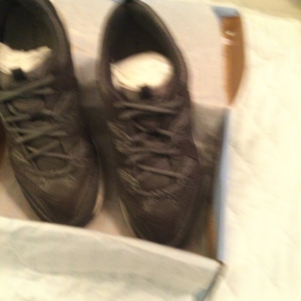 Womens shoes - Picture 2 of 8